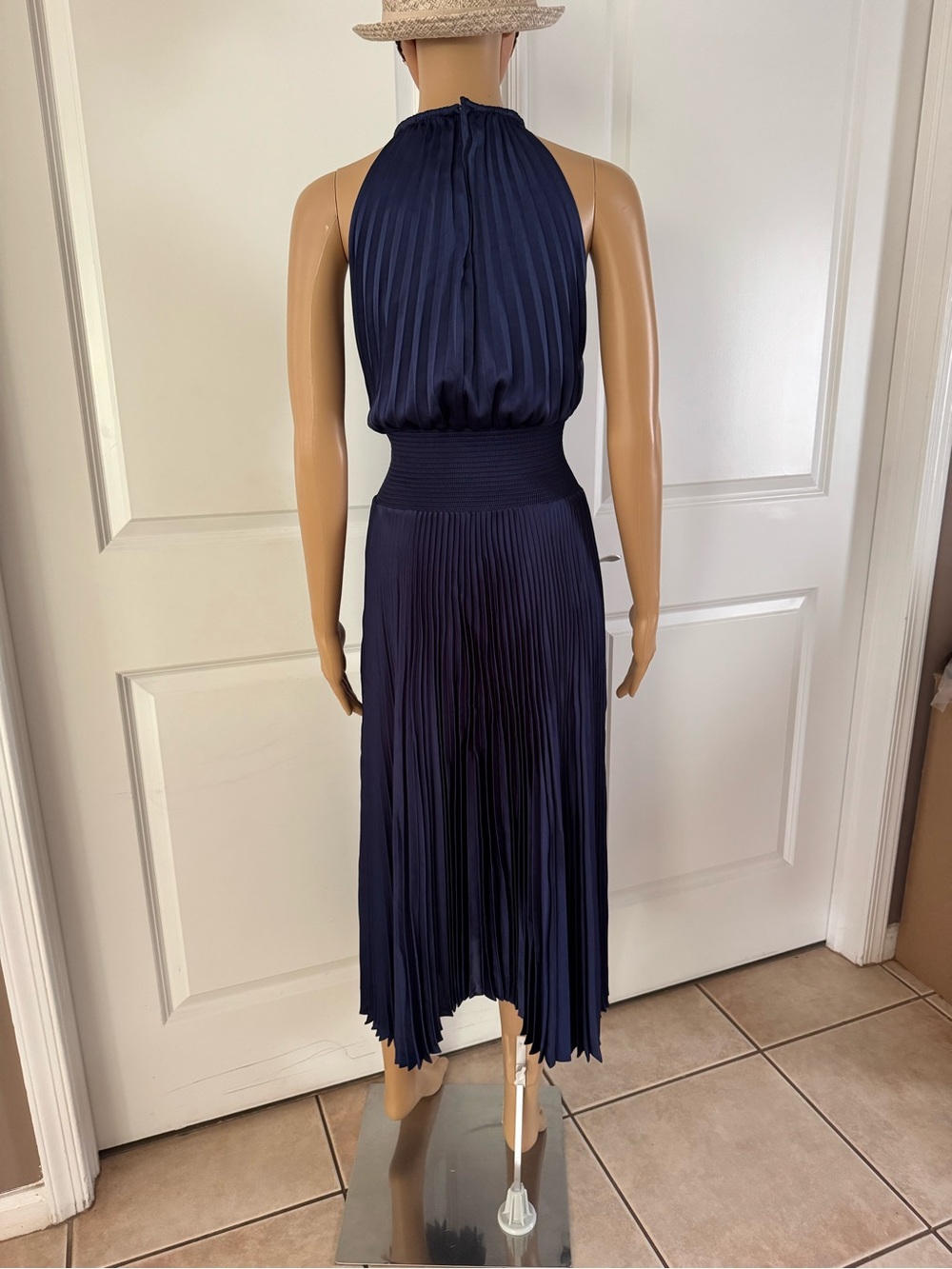 A.L.C. Renzo II Satin Pleated Dress. Size 6. MSRP $595 - Picture 9 of 17